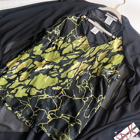 Dana Kay Tops - NWT Dana Kay two piece green and black set size 18W